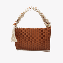 Load image into Gallery viewer, THE MACRAME CLUTCH CINNAMON/NATURAL