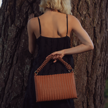 Load image into Gallery viewer, THE KNOT CLUTCH CINNAMON / BROWN