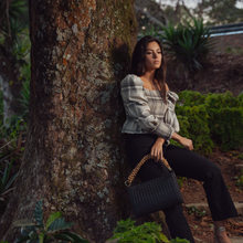 Load image into Gallery viewer, THE KNOT CLUTCH BLACK / GOLD