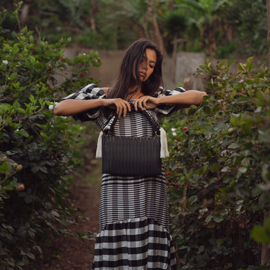 THE MACRAME CLUTCH BLACK / NATURAL